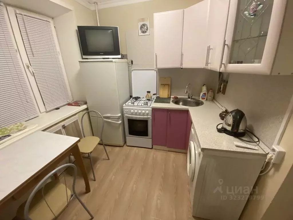 2-к кв. Калужская область, Малоярославец ул. Кирова, 34 (41.8 м) - Фото 1