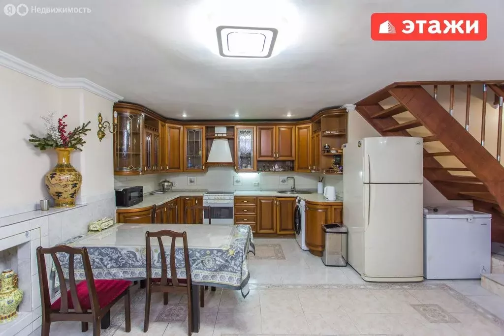 3-комнатная квартира: Владивосток, улица Адмирала Кузнецова, 92 (140 ... - Фото 2