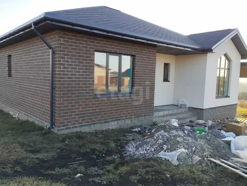 Дом в Белгородская область, Белгородский район, Дубовское с/пос, с. ... - Фото 1