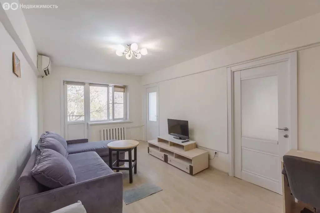 3-комнатная квартира: Астрахань, Бертюльская улица, 4 (50.6 м) - Фото 0