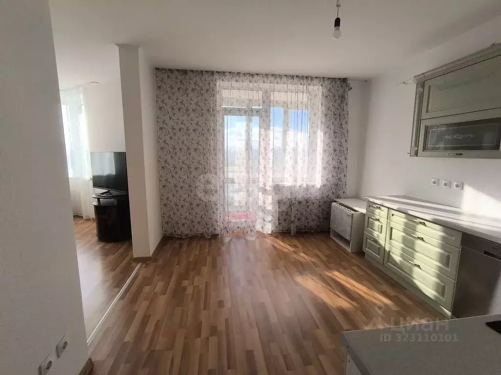 1-к кв. Свердловская область, Екатеринбург ул. Уральская, 75 (68.9 м) - Фото 1