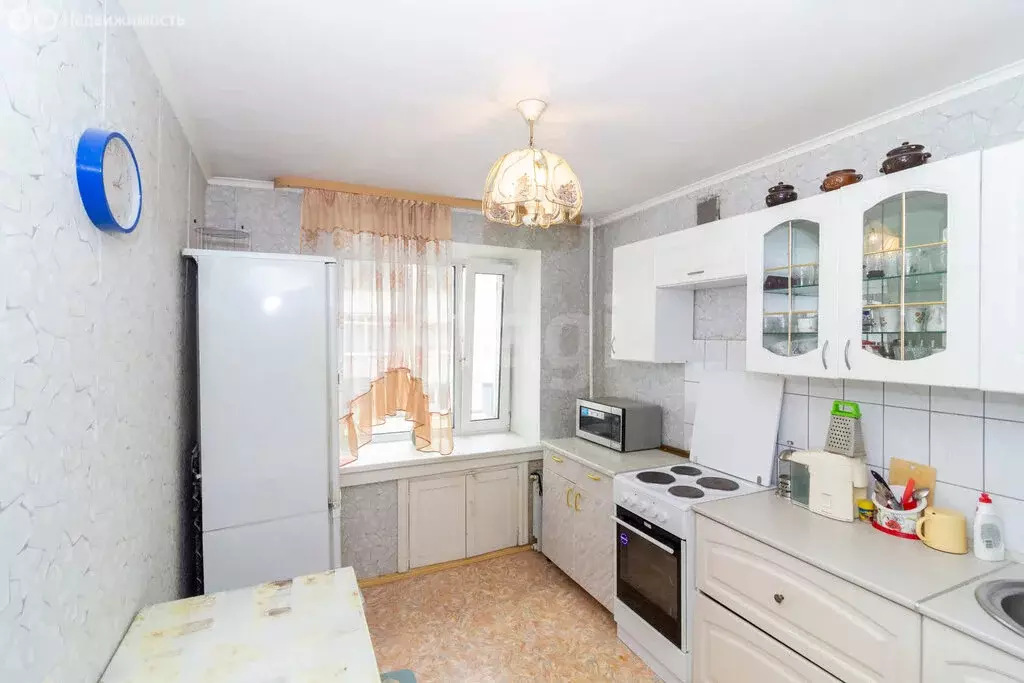 3-комнатная квартира: Тюмень, улица Карла Маркса, 110А (60.4 м) - Фото 1