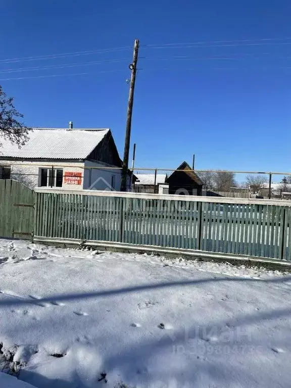 Дом в Омская область, Павлоградский район, с. Милоградовка Стадионная ... - Фото 1