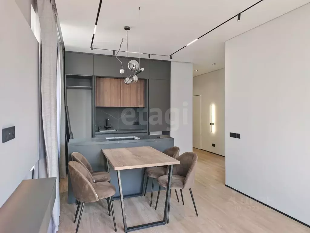 3-к кв. Тюменская область, Тюмень ул. Газовиков, 36 (63.8 м) - Фото 1