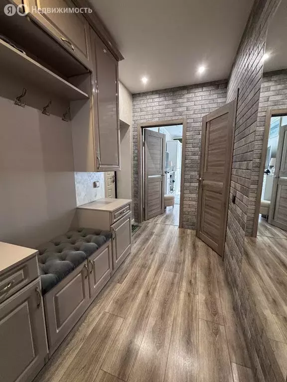 1-комнатная квартира: Калининград, улица Виктора Гакуна, 5 (46 м) - Фото 0