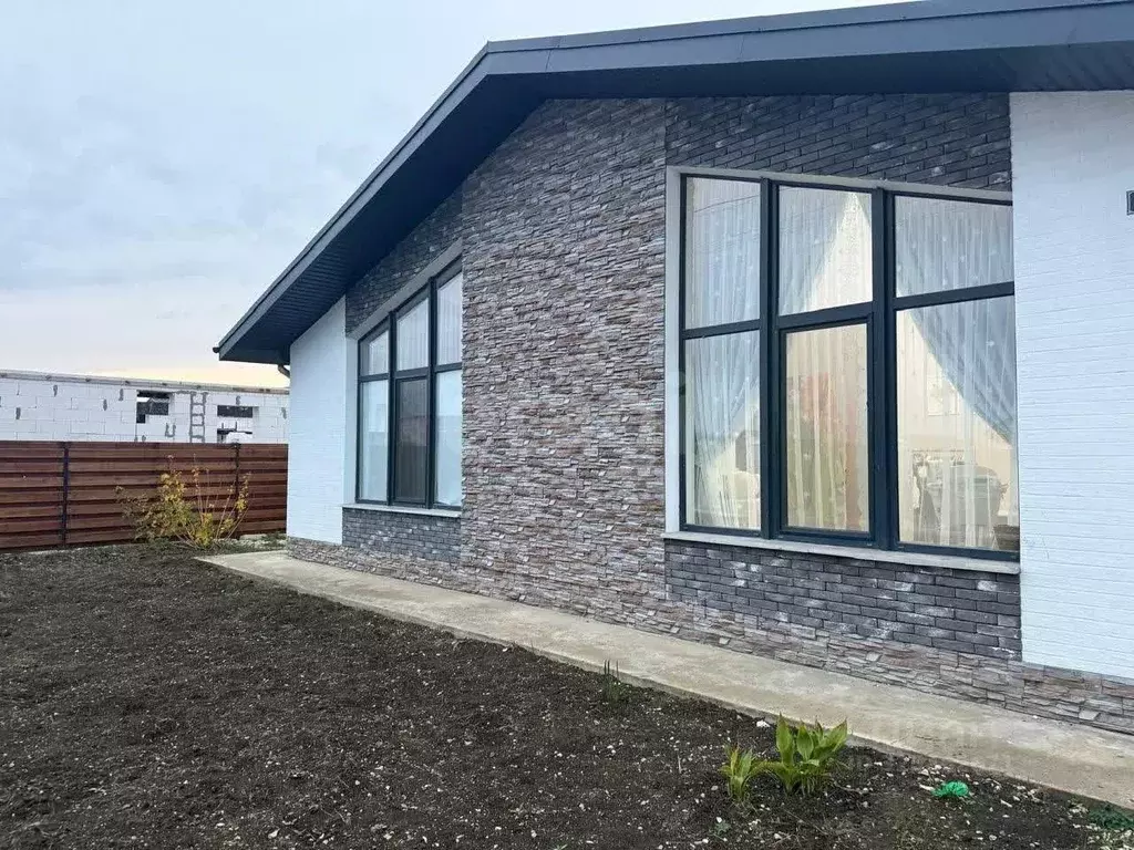 Дом в Крым, Феодосия ул. Е.М. Фомина (119 м) - Фото 1