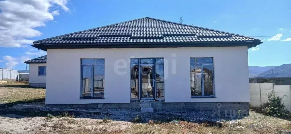 Дом в Крым, Симферопольский район, Добровское с/пос, с. Заречное ул. ... - Фото 2