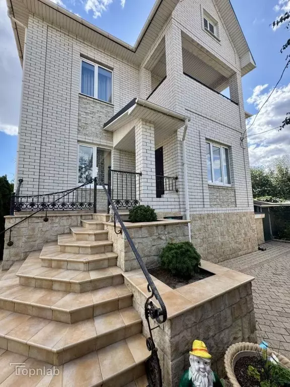 Дом в Астраханская область, Астрахань Пеший пер., 9 (345 м) - Фото 1