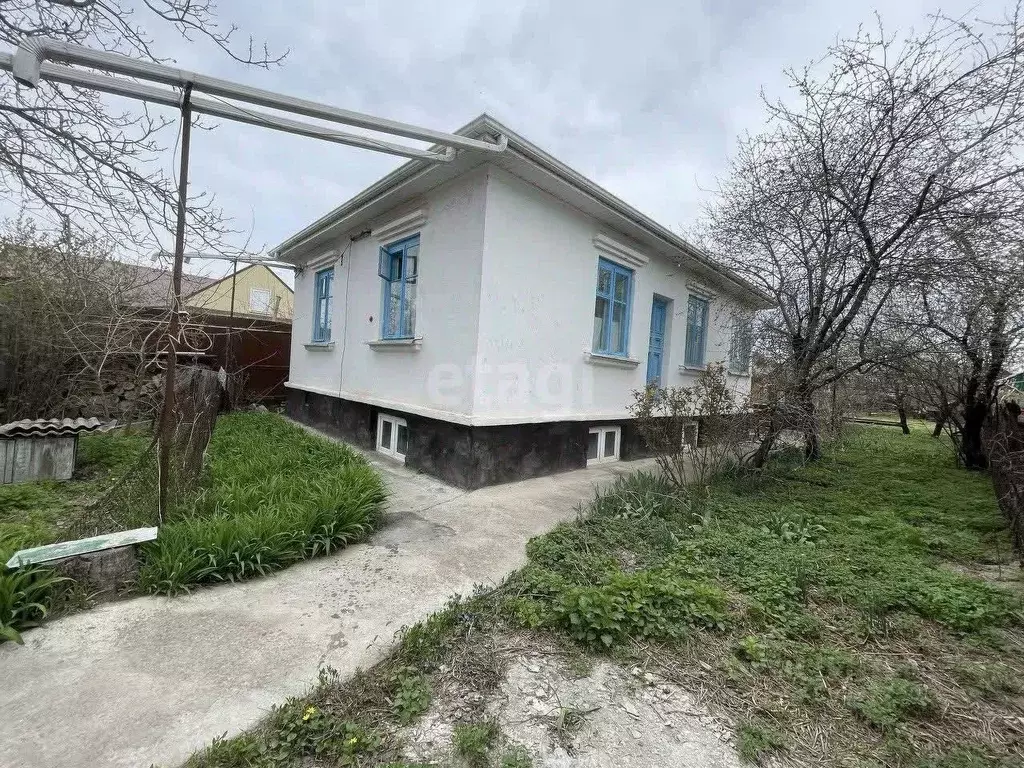 Дом в Карачаево-Черкесия, Черкесск ул. Матросова (100 м) - Фото 1