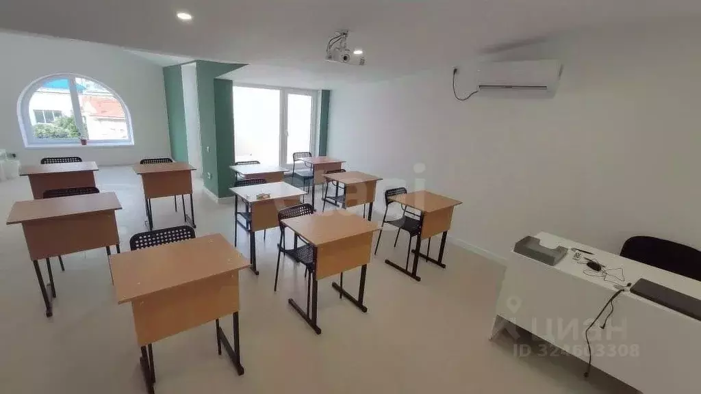 Помещение свободного назначения в Крым, Евпатория просп. Победы, ... - Фото 1