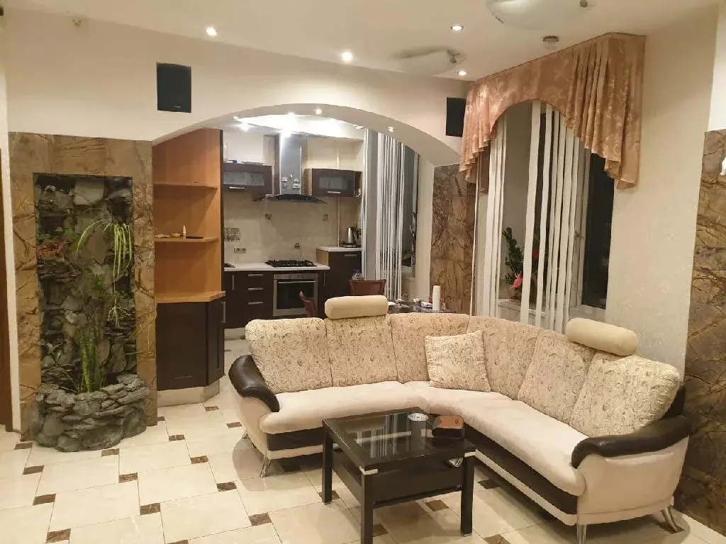 Продается 3-комнатная квартира - Фото 1