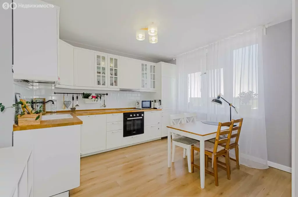 2-комнатная квартира: Екатеринбург, улица М.Н. Михеева, 2 (64.7 м) - Фото 2