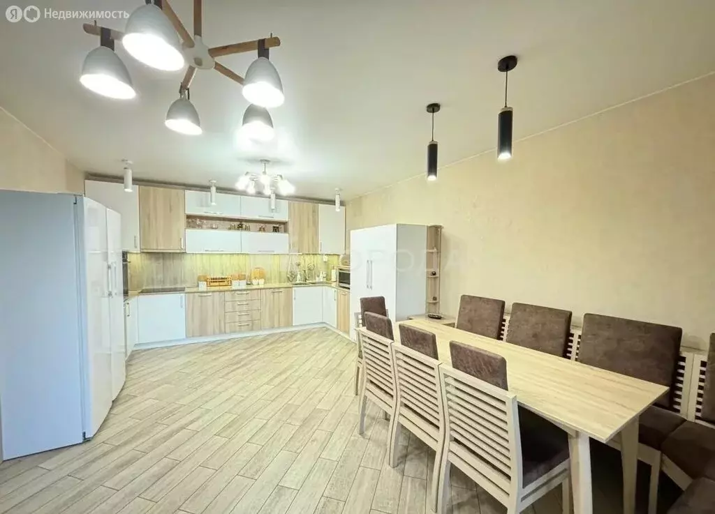 3-комнатная квартира: Барнаул, улица Профинтерна, 7А (119.2 м) - Фото 1