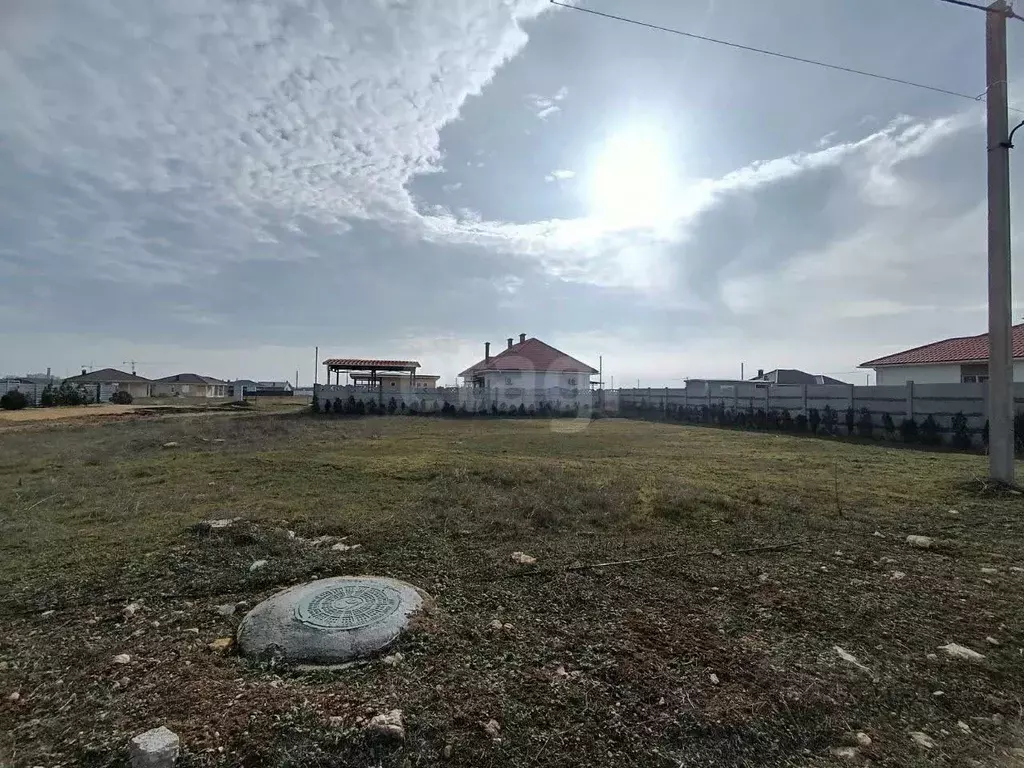 Участок в Крым, Сакский район, с. Уютное просп. Крымской весны (8.16 ... - Фото 1