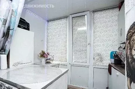 квартира-студия: тюмень, улица республики, 243 (16 м) - Фото 0