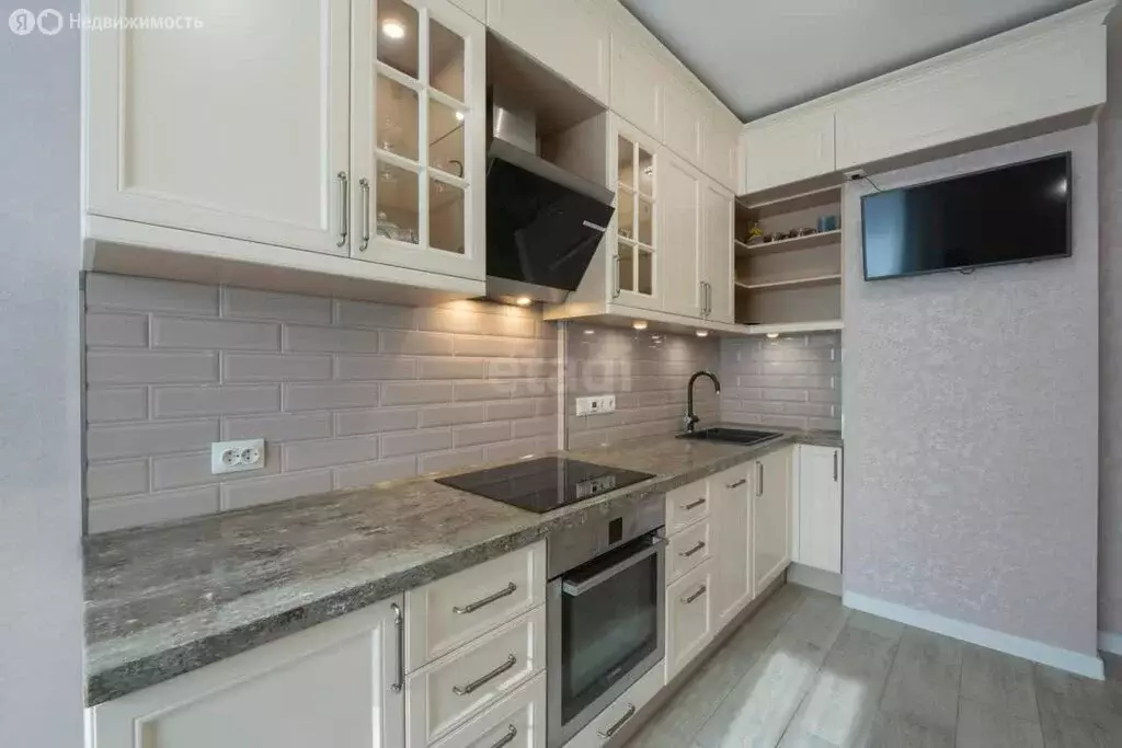 2-комнатная квартира: Пермь, улица Революции, 52В (62.5 м) - Фото 1