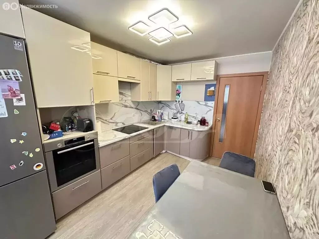 3-комнатная квартира: Ялуторовск, улица Свободы, 164к3 (73 м) - Фото 1