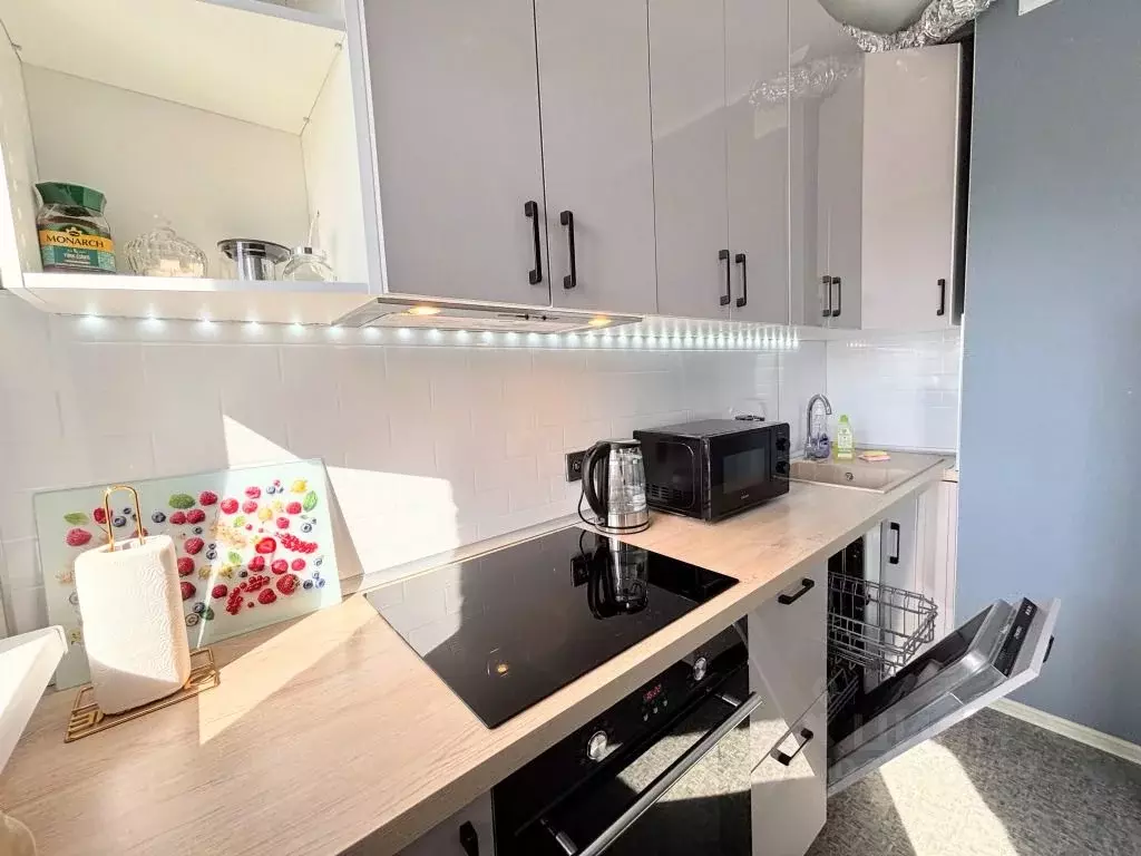 2-к кв. Омская область, Омск просп. Мира, 55к2 (54.0 м) - Фото 0