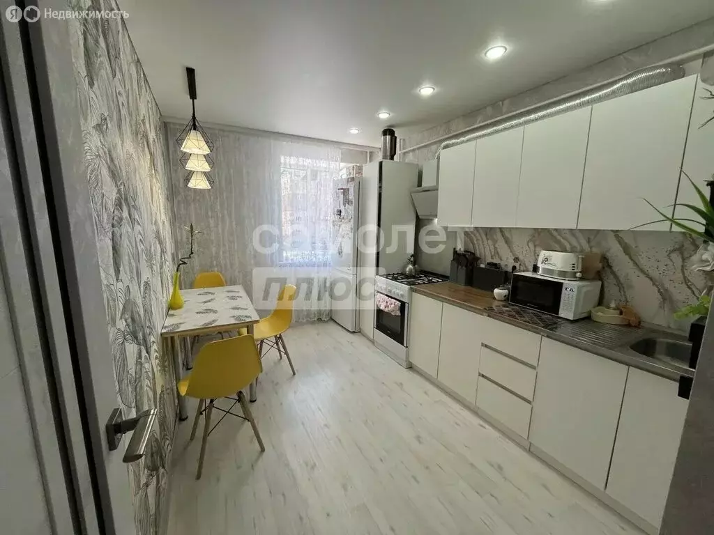 3-комнатная квартира: Салават, Ленинградская улица, 95 (65 м) - Фото 1