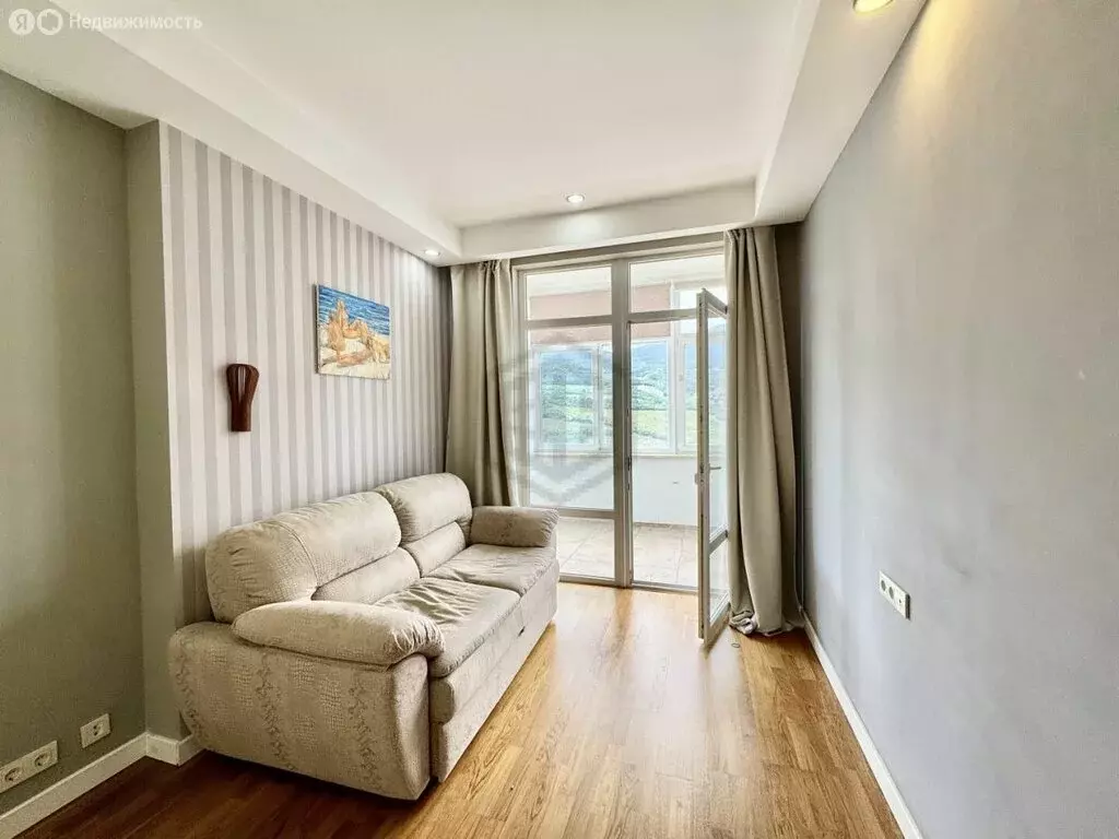 3-комнатная квартира: Ялта, улица Красных Партизан, 14Б (96 м) - Фото 1