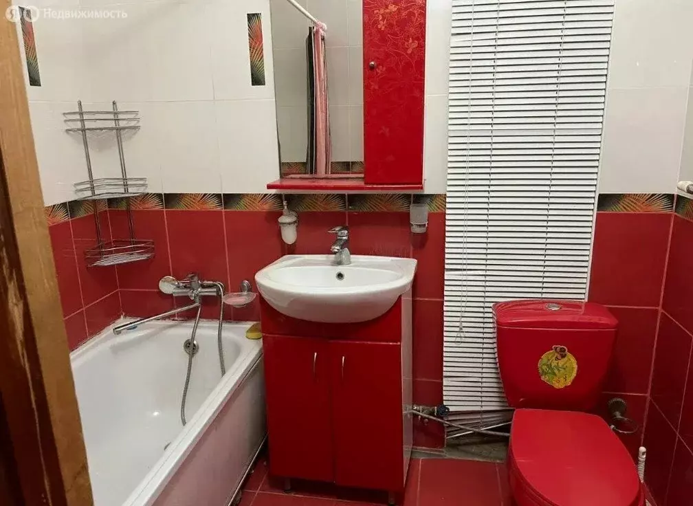 3-комнатная квартира: Каменск-Шахтинский, Коммунистический переулок, ... - Фото 1