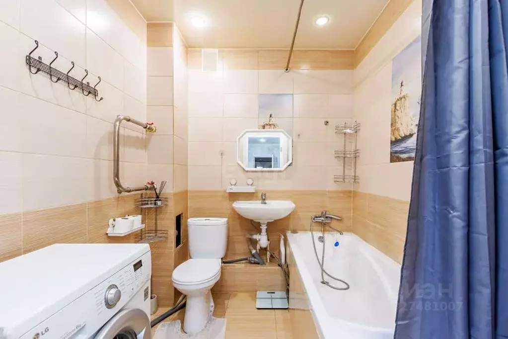 1-к кв. Тюменская область, Тюмень Кремлевская ул., 102 (48.4 м) - Фото 1