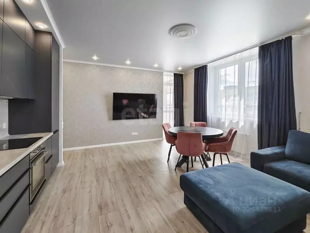 3-к кв. Тюменская область, Тюмень ул. Газовиков, 73 (82.4 м) - Фото 1