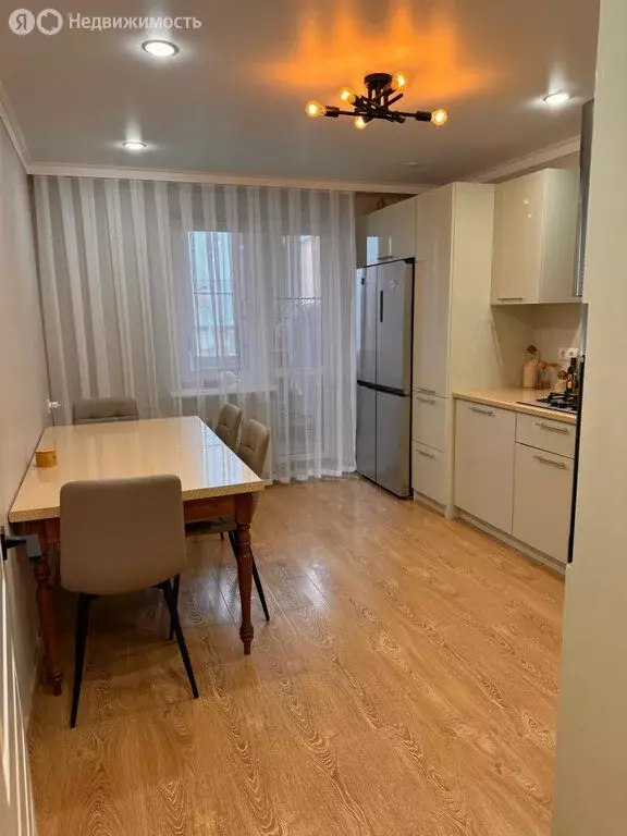 2-комнатная квартира: Владикавказ, Весенняя улица, 1к2 (70 м) - Фото 1