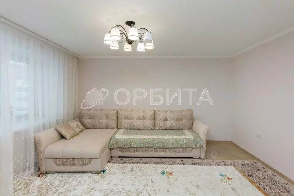 2-к кв. Тюменская область, Тюмень ул. Избышева, 8 (65.2 м) - Фото 2