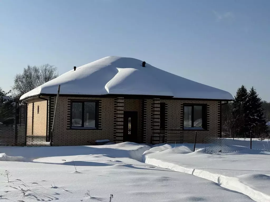 Дом в Калужская область, Жуковский муниципальный округ, д. Алопово ул. ... - Фото 1