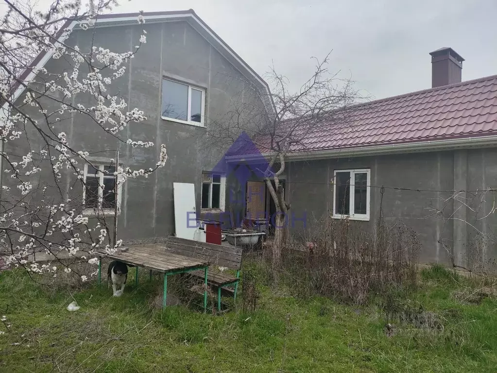 Дом в Ростовская область, Волгодонск ул. Ветеранов, 53 (220 м) - Фото 0