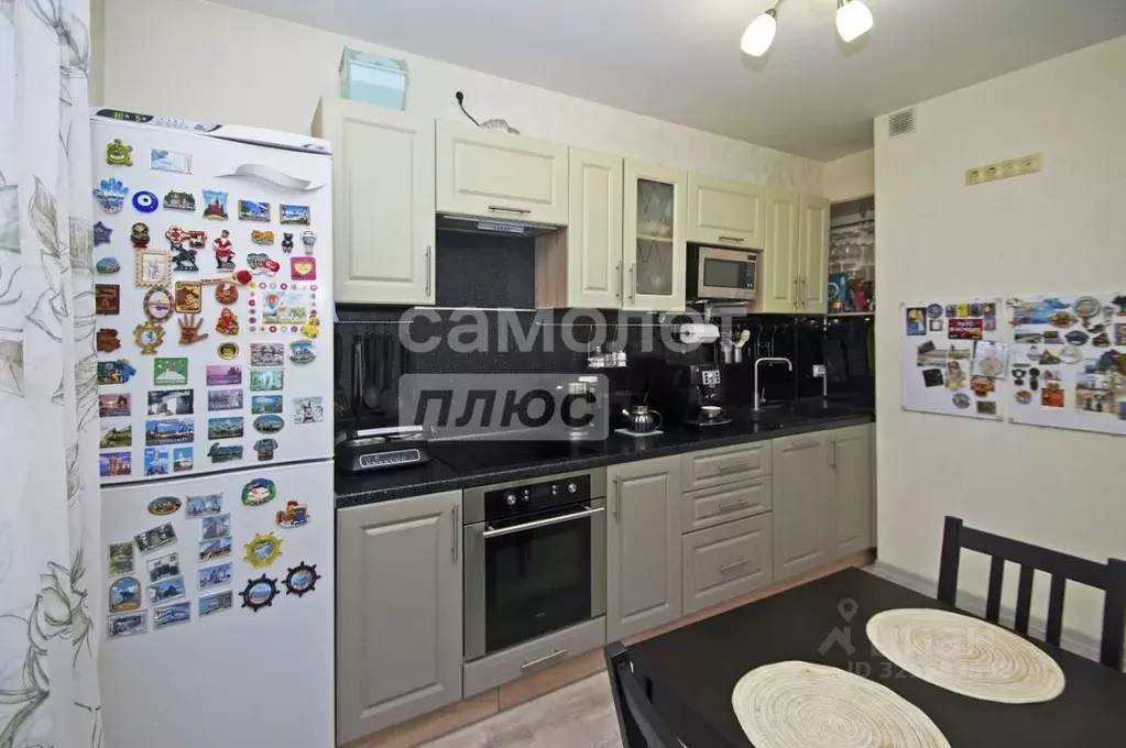 2-к кв. Омская область, Омск Пригородная ул., 21к3 (55.9 м) - Фото 1