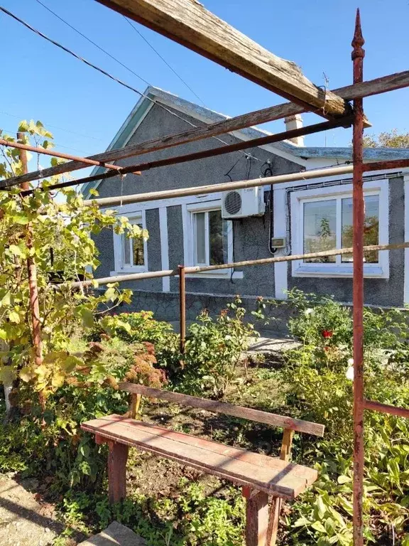 Дом в Крым, Ленинский район, с. Батальное ул. Школьная (85 м) - Фото 1