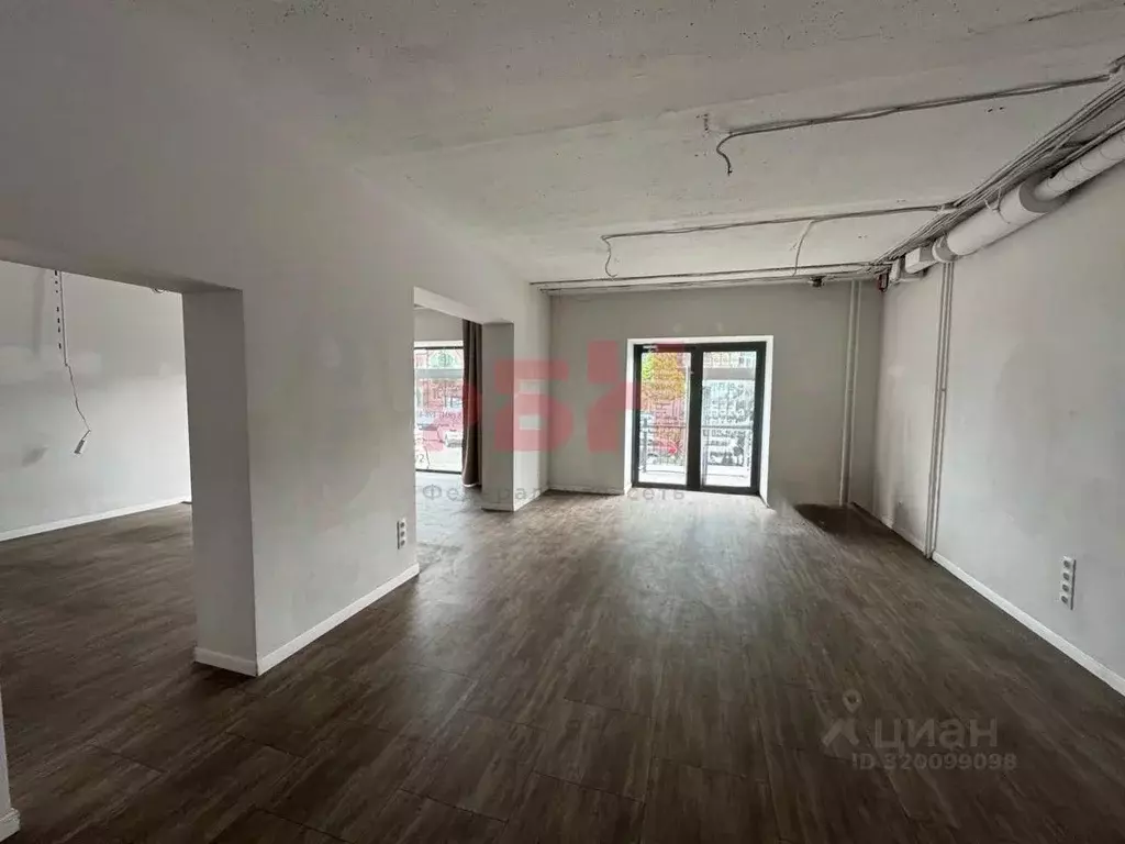 Торговая площадь в Тюменская область, Тюмень ул. Сакко, 5 (100 м) - Фото 1