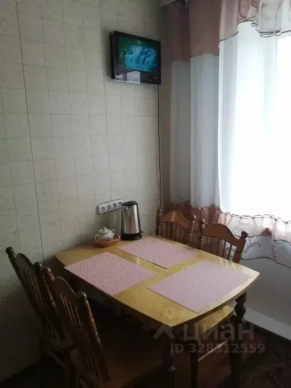 3-к кв. Псковская область, Пушкинские Горы рп ул. Ленина, 48 (72.0 м) - Фото 1