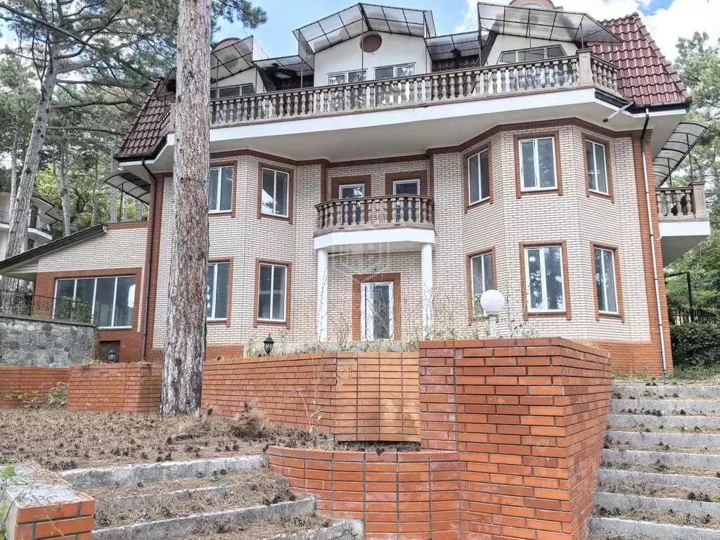 Дом в Крым, Ялта муниципальный округ, пос. Горное 21 (690 м) - Фото 1