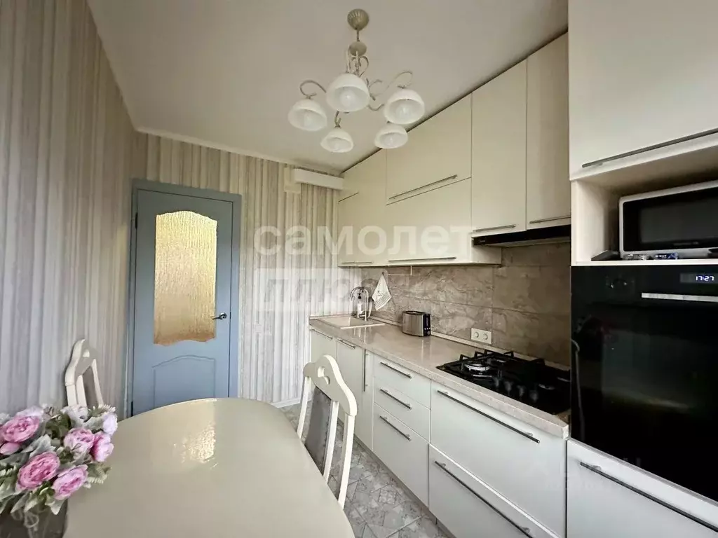 2-к кв. Оренбургская область, Бузулук 3-й мкр, 8 (49.0 м) - Фото 0