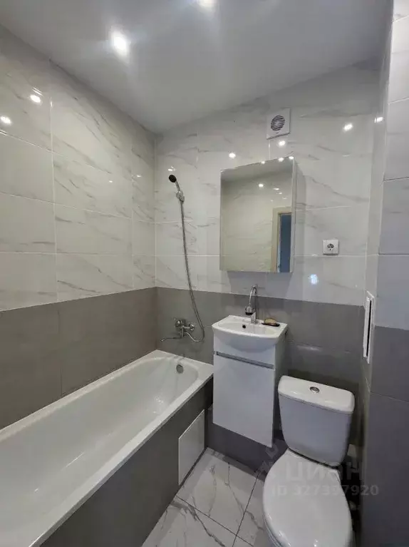 1-к кв. Волгоградская область, Волгоград ул. Тракторостроителей, 27 ... - Фото 1