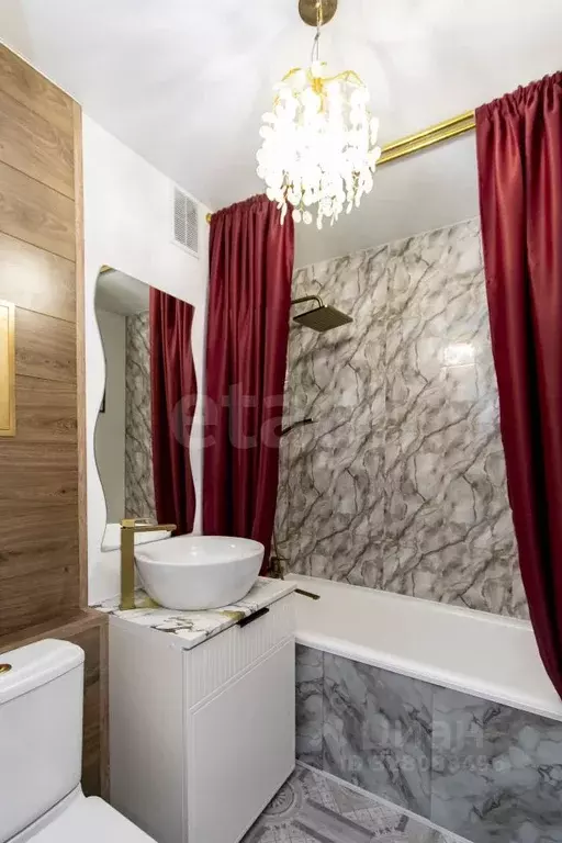 2-к кв. Тюменская область, Тюмень ул. Мельникайте, 103 (42.5 м) - Фото 1