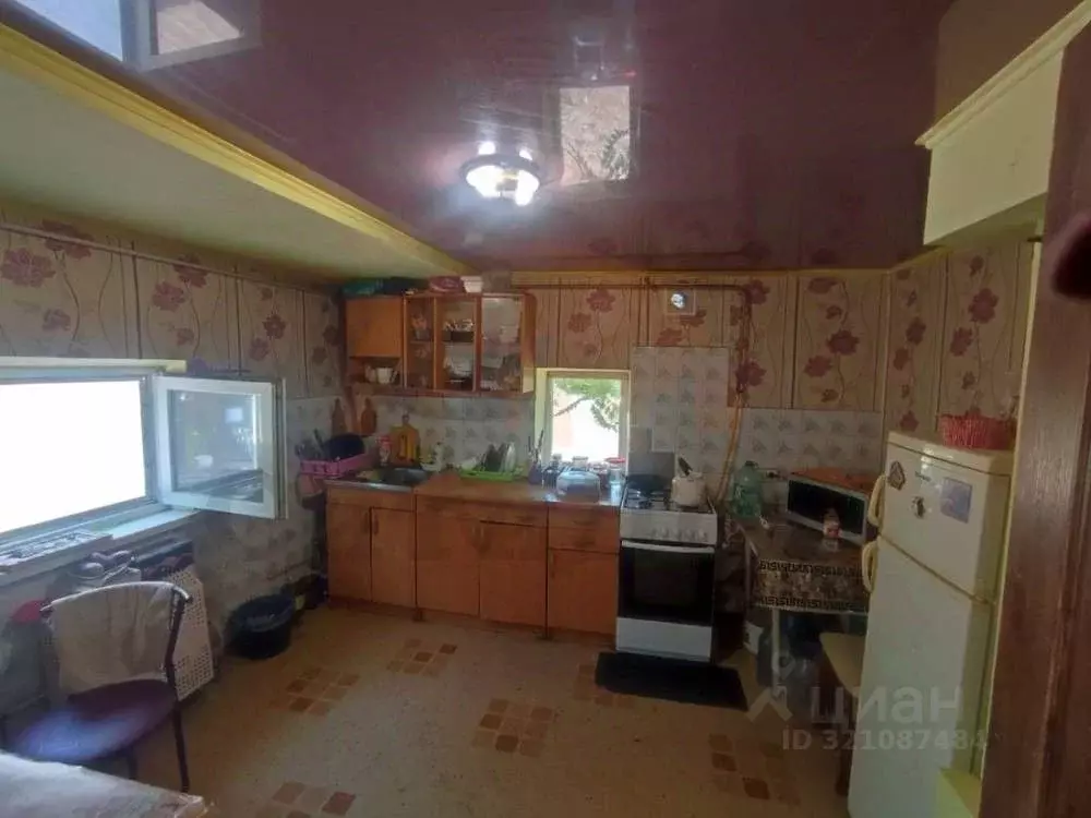 Дом в Крым, Сакский район, Ореховское с/пос, с. Михайловка ул. ... - Фото 1