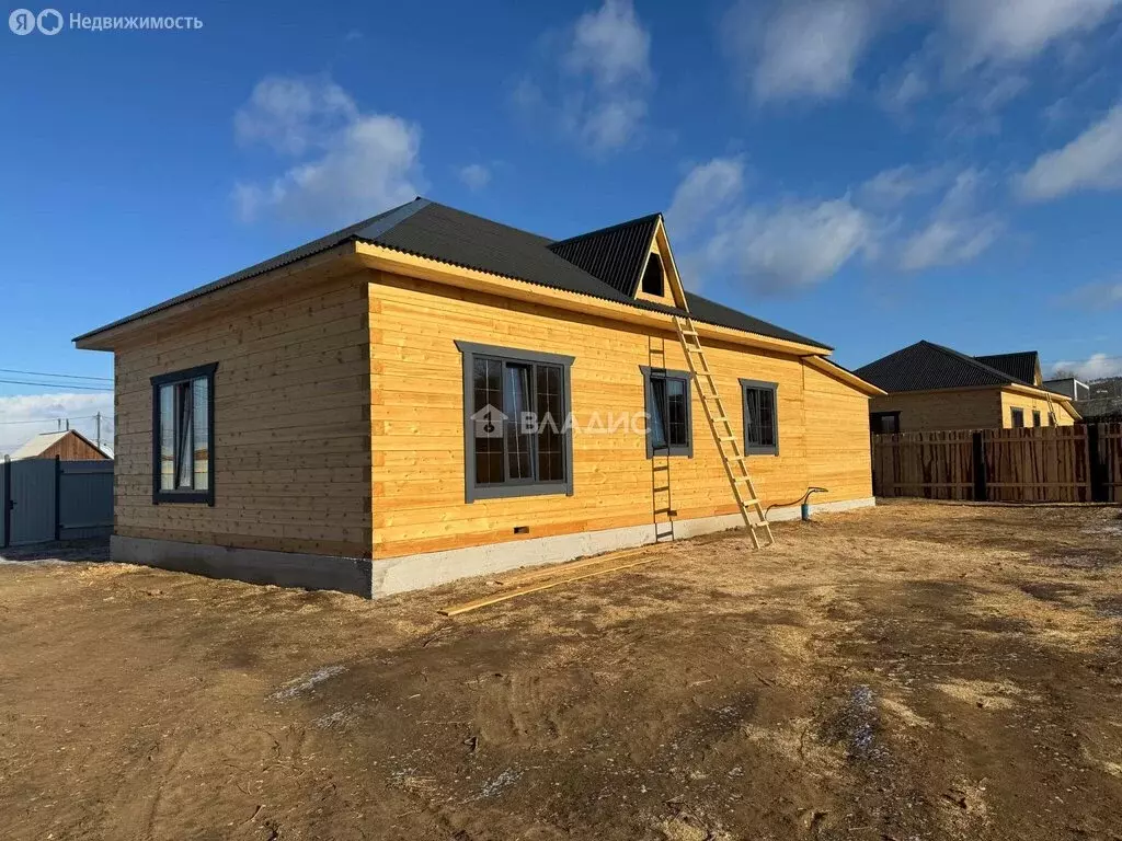 Дом в Нижний Саянтуй, улица Толбоева, 8 (180 м) - Фото 0