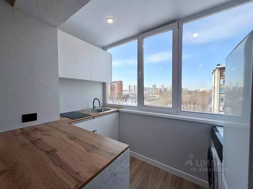 Студия Тюменская область, Тюмень ул. Республики, 239 (17.0 м) - Фото 2