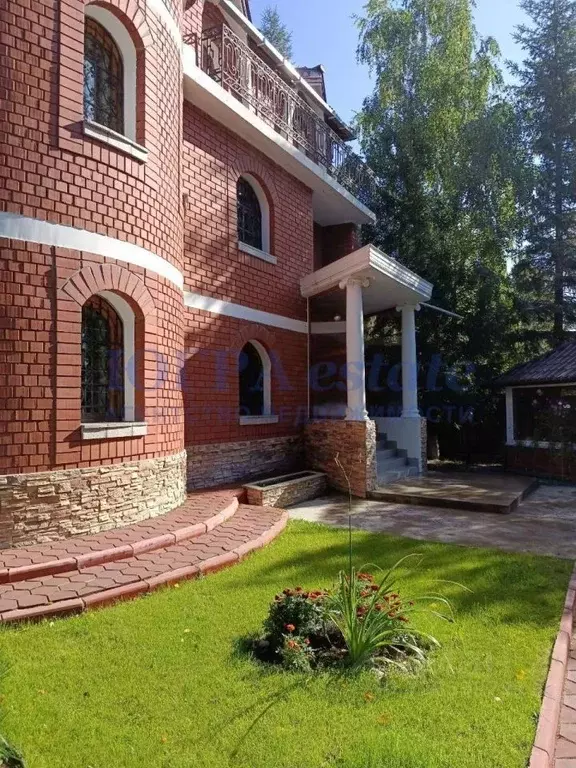 Дом в Ханты-Мансийский АО, Нижневартовск пл. Нефтяников (306 м) - Фото 2