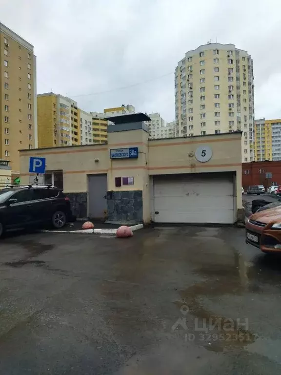 Гараж в Свердловская область, Екатеринбург ул. Циолковского, 30 (18 м) - Фото 1