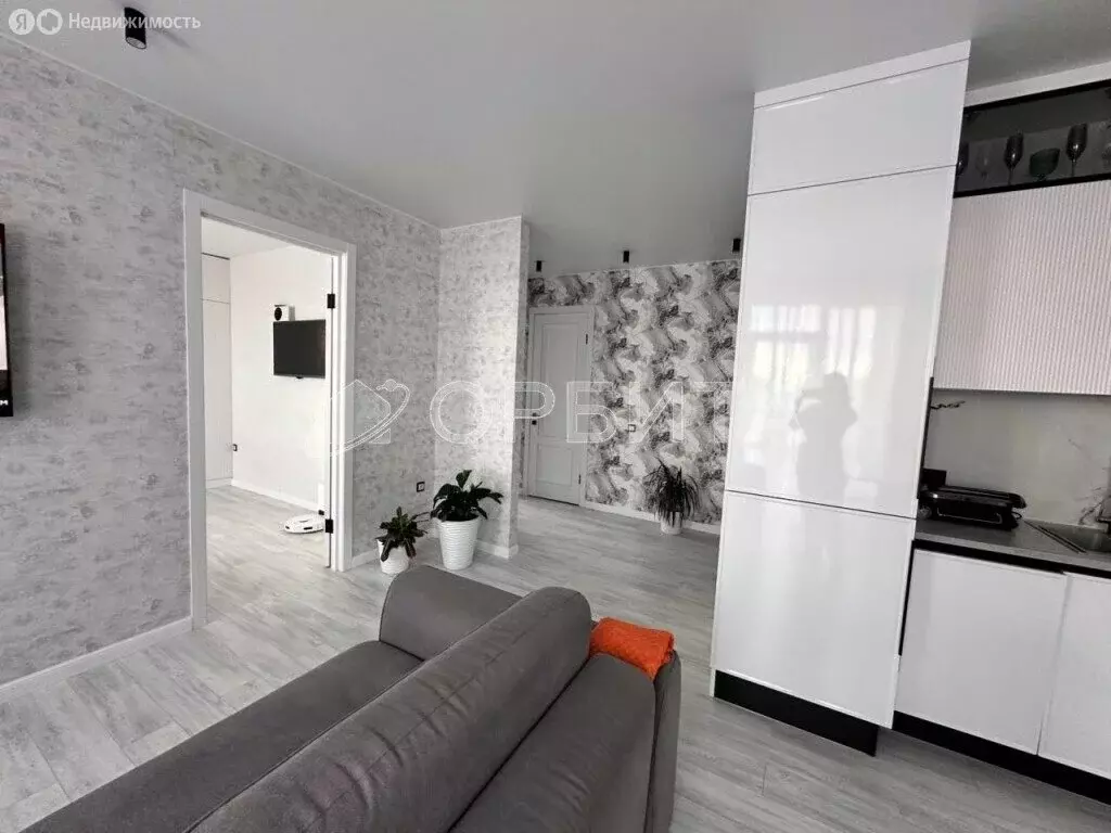 2-комнатная квартира: Тюмень, улица Фармана Салманова, 22 (65 м) - Фото 2