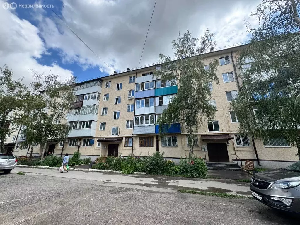 3-комнатная квартира: Зверево, улица Казакова, 4 (60.7 м) - Фото 1
