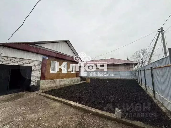 Дом в Башкортостан, Ишимбайский район, Ишеевский сельсовет, с. ... - Фото 1