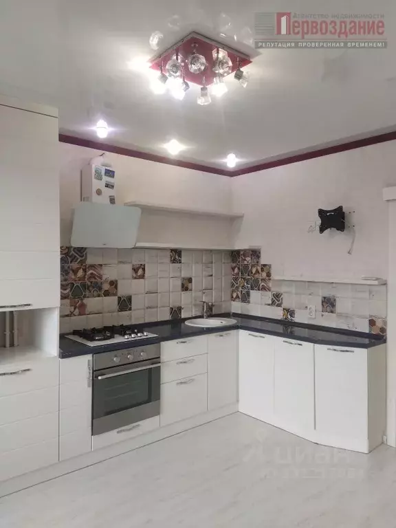 2-к кв. Астраханская область, Астрахань ул. Чугунова, 18 (80.0 м) - Фото 1