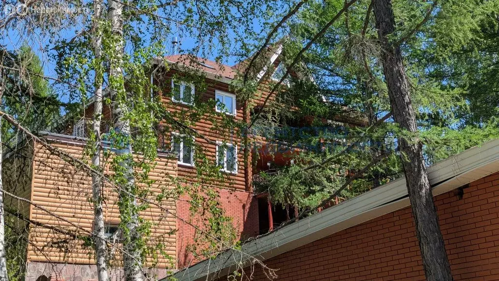 Дом в село Новоабзаково, 2-я Кизильская улица, 9 (600 м) - Фото 1