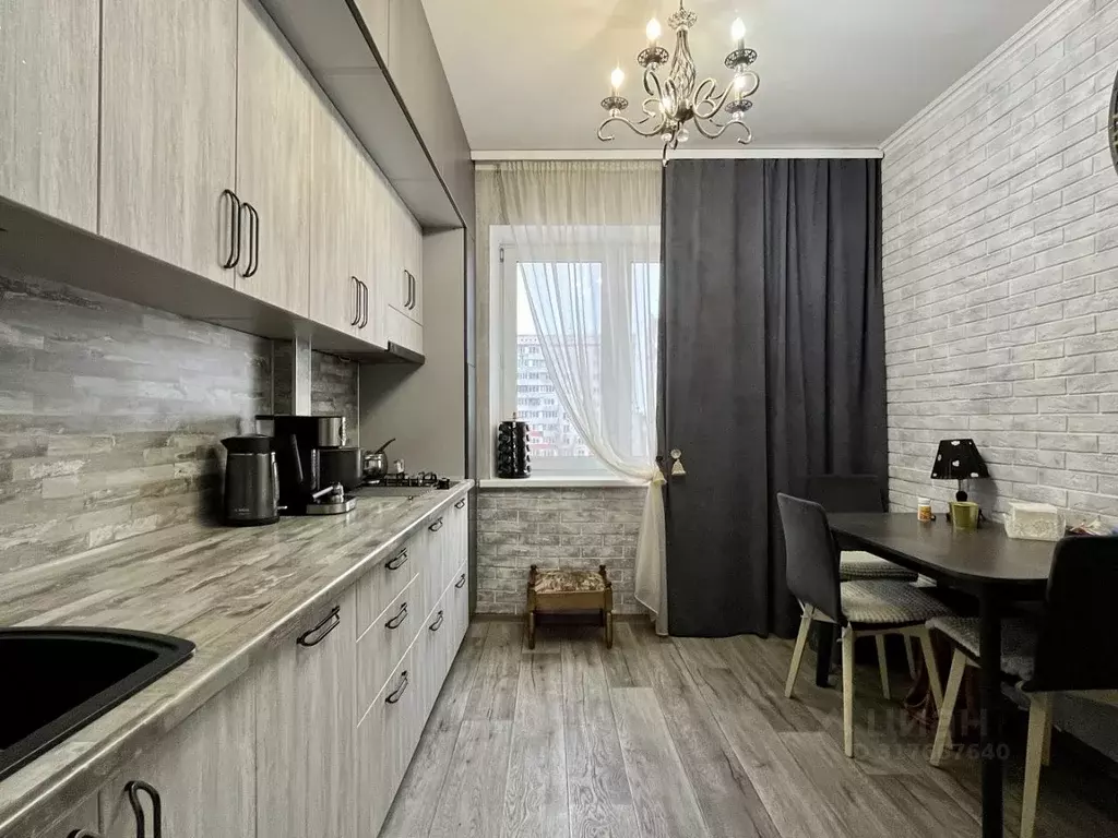 3-к кв. Омская область, Омск ул. Завертяева, 7к5 (63.1 м) - Фото 0